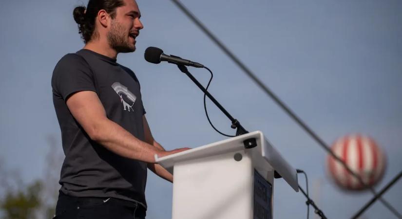 Ajánlóíveket foglalt le a rendőrség két budapesti kerületben, büntetőeljárást is indítottak