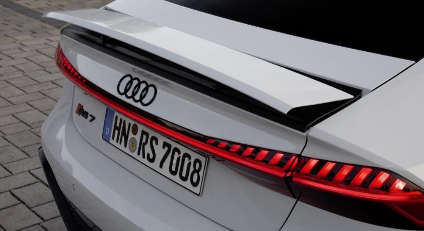 Banális dolog buktatta le a sztrádarémet, aki közel 300 km/órával repesztett