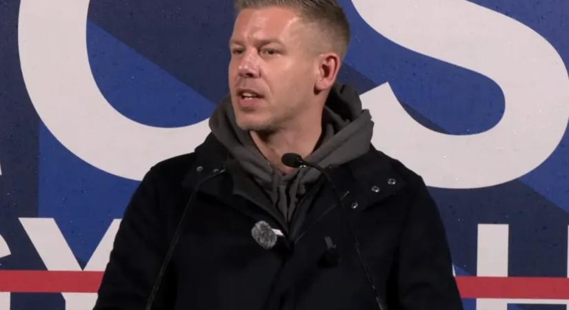 Magyar Péter: Mindenki nézze meg, hogyan csinált hülyét egy 19 éves srác a teljes magyar titkosszolgálatból