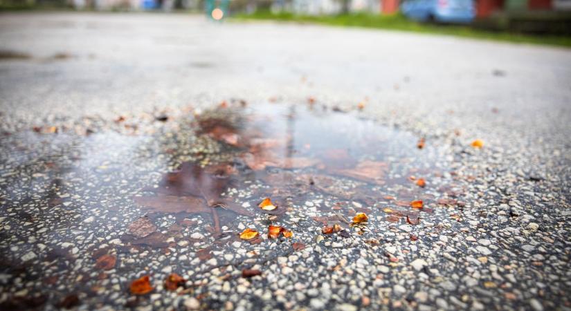 Kedden sem vonulnak el az felhők, záporral és erős széllel folytatódik a hét