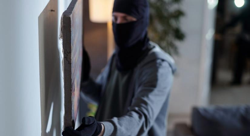 Figyelmeztető jelek a házadon – így jelölik ki célpontjaikat a betörők