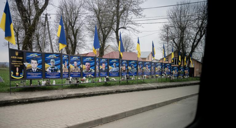 Kárpátalja próbál túlélni, miközben halottak néznek farkasszemet az élőkkel a főtereken