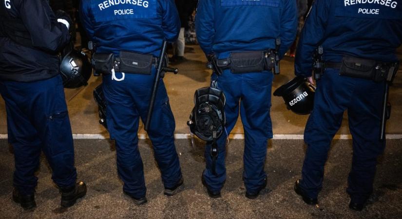 „Csak azért nem tartóztatták le Szabó Bencét, mert nem akartak mártírt faragni belőle” – Bartha Károly százados a rendőrség politikai befolyásolásáról