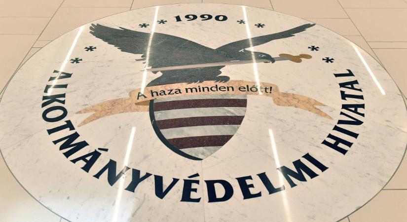 Ez a repülő már nem tud megállni: válaszokkal tartozik a titkosszolgálat