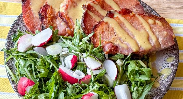 Mézes-mustáros húsvéti sonka: szaftos és omlós lesz a hús