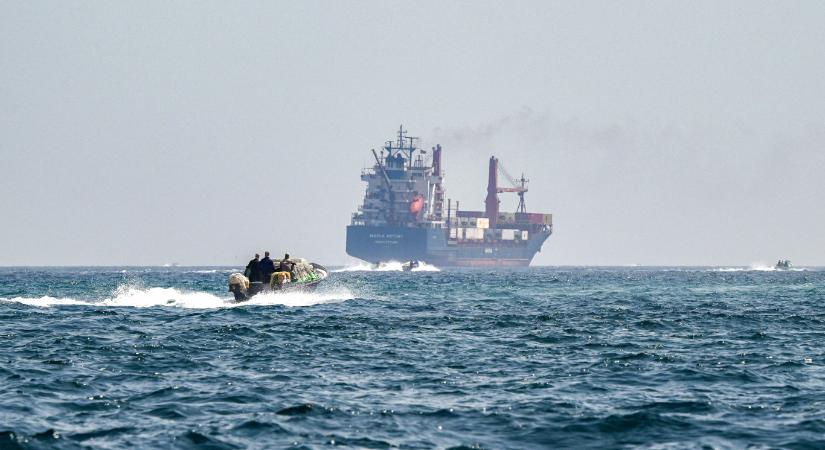 Kigyulladt egy teli olajtanker Dubajnál, Libanonban meghalt három ENSZ-békefenntartó