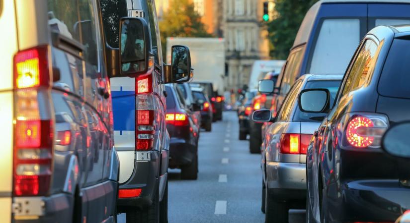 Lassabb haladásra kell számítani több útszakaszon is Bács-Kiskunban