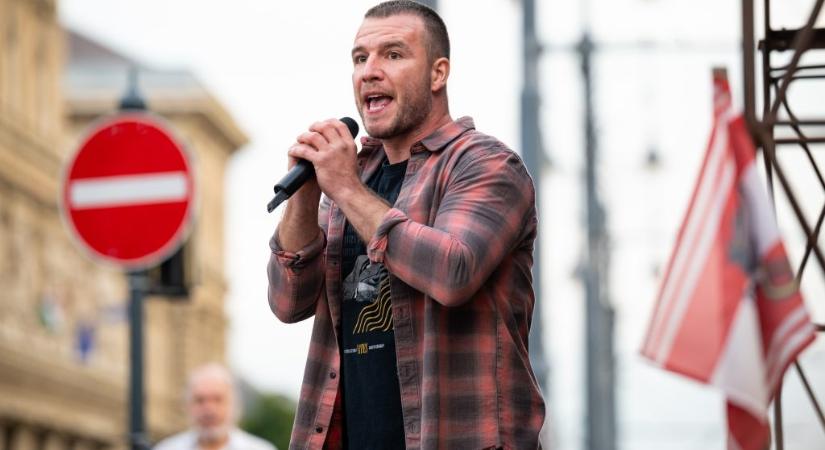 Molnár Áron a Gundalf néven ismertté vált informatikusnak: Ha lesz egyszer egy fal, amin a hősök szerepelnek, akik megbuktatták ezt a rendszert, a tetején a helyed!