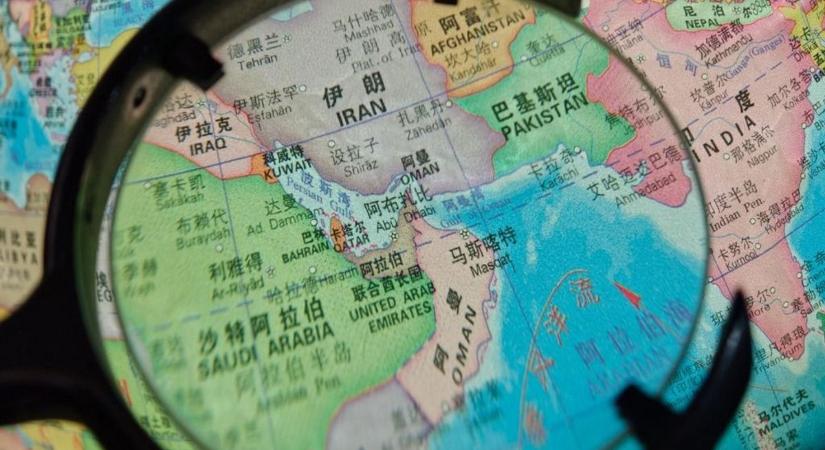 Irán most óriási hibát követett el: szétlőtte Kína olajszállítmányát, lángokban áll a tankhajó – az EU-t kitiltották a Hormuzi-szorosból