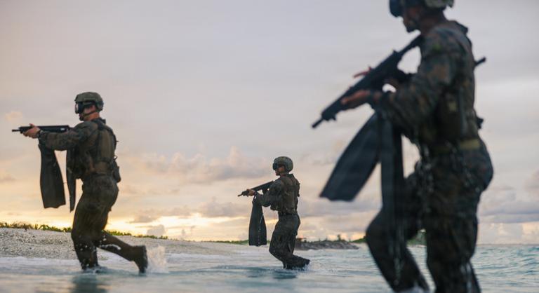 Hatalmas kockázatokkal jár Trump terve, egymilliós iráni haderő várja a tengerészgyalogosokat