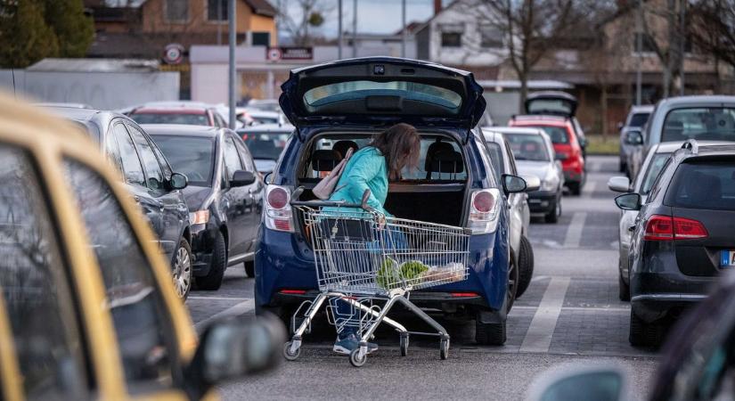 Változik a boltok nyitvatartása a hosszú hétvégén - érdemes felkészülni az ünnepi rohamra
