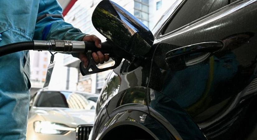 Ennyivel olcsóbb a védett ár: itt vannak az üzemanyagok piaci árai