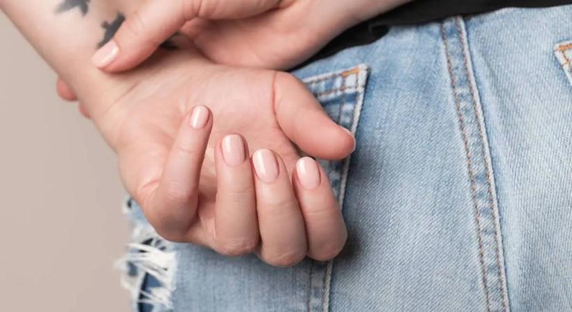 Nézd meg a körmöd: ezek az elváltozások komoly bajt is jelezhetnek