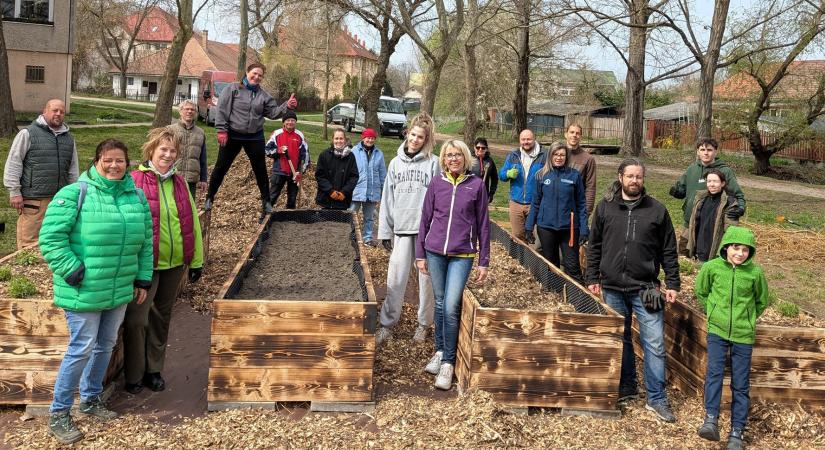 Tovább szépül Dorogon az „Ablak a jövőre” közösségi zöldterület