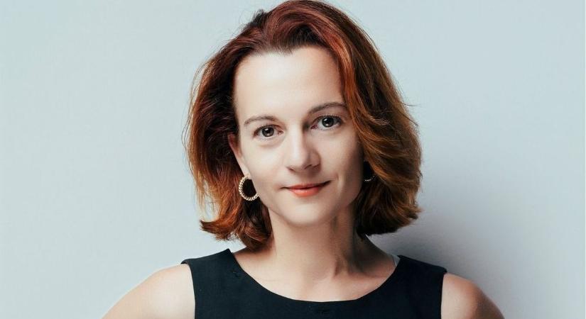 Az ütésre emelt kéz politikai üzenete