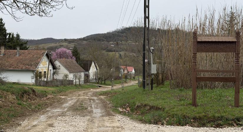 Már nem kell a közkútra járni Gerézdpusztán – bekötötték a vizet az ingatlanokba