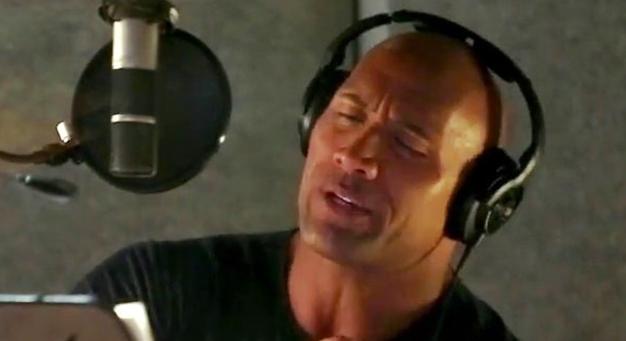 Garantáltan megolvad a szíved, ha meghallod Dwayne Johnson-t, ahogy énekel (Videó!)