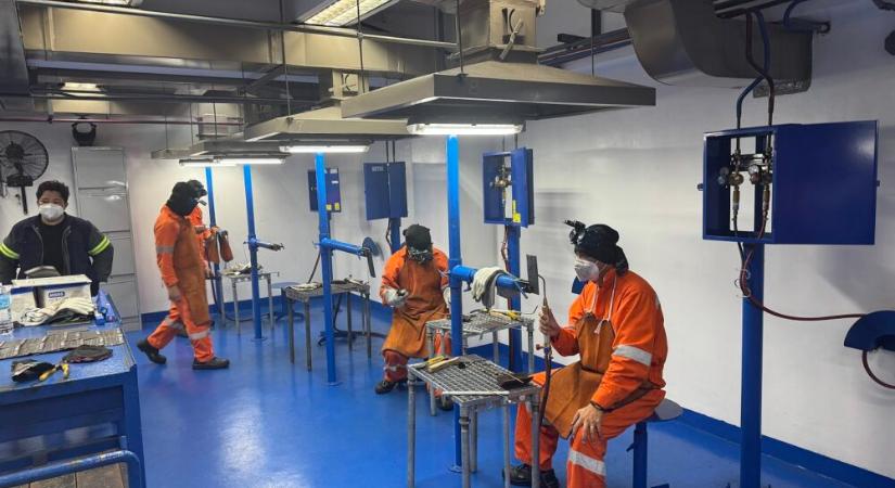 Egy újszerű kiválasztási és felkészítési program keretében 160 filippínó hegesztő érkezhet Magyarországra