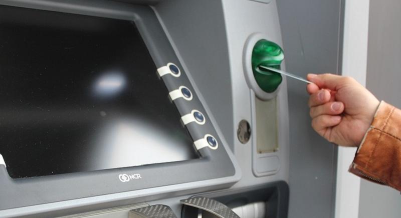BiztosDöntés.hu: soha nem volt még ennyi ATM Magyarországon, mégis egyre kevesebbszer veszünk fel készpénzt