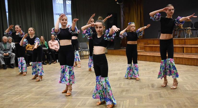 Magas színvonalú produkciók varázsolták el a közönséget a jászberényi táncgálán – galériával, videóval