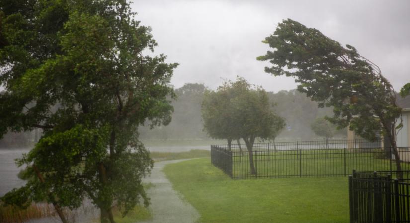 Figyelmeztetik a magyarokat: kemény vihar csap le ma erre a 4 megyére