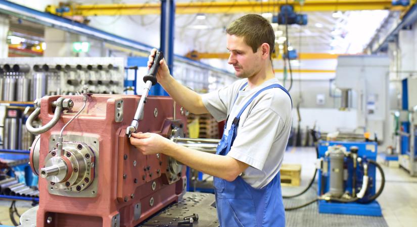 Itt a friss adat: 26%-os bérrobbanás Magyarországon?! Csak lassan a testtel!