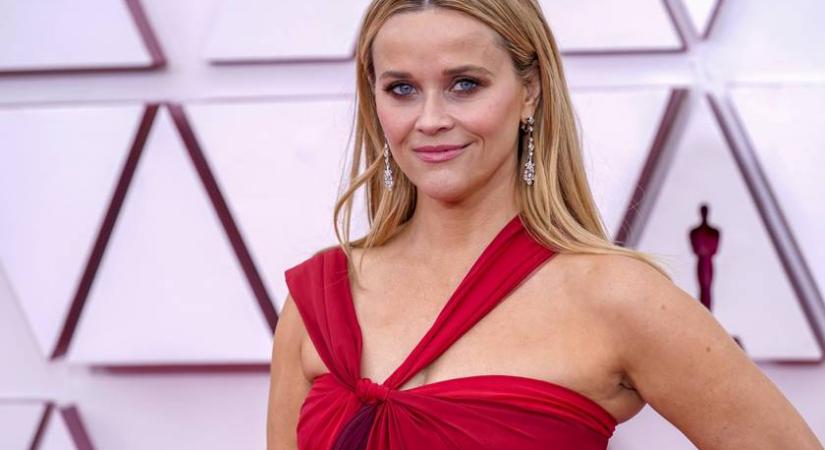 Reese Witherspoon ezzel a milliomos üzletemberrel jár: 2024 óta elválaszthatatlanok