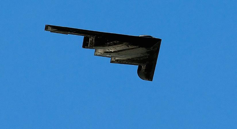 Ledobták Iránra az egyik legdurvább bombát – az USA-nál kezd betelni a pohár