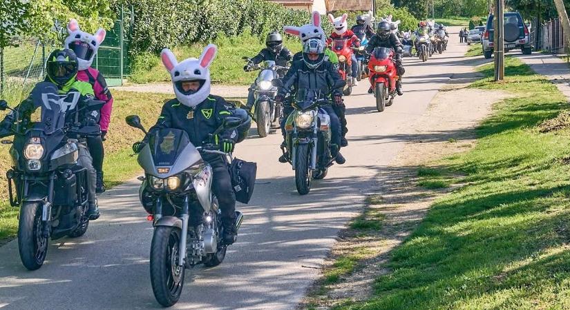 Bőrszerkó és nyuszifül: ezekbe a somogyi falvakba érkezik a nyúl két keréken húsvétkor