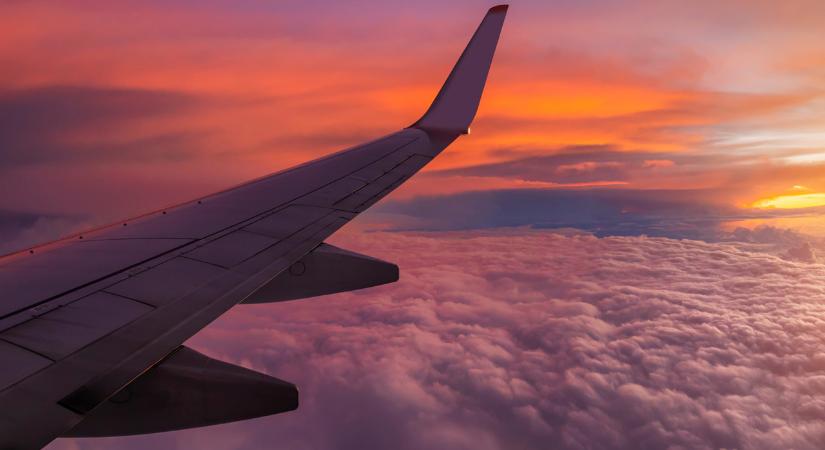 Megnyílt Magyarország új repülőtere, már az első menetrend szerinti járat is megérkezett