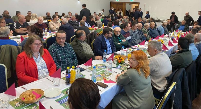 Komoly kihívások előtt az agrárium, Tiszakécskén fórumoztak a gazdák  fotók