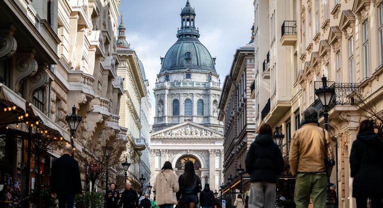 Alig kezdődött el 2026, máris kilőttek a bérek, de van egy csavar