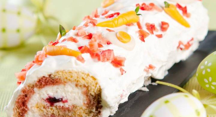 Bögrés piskótatekercs tojáslikőrös krémmel: húsvéti süti méregetés nélkül