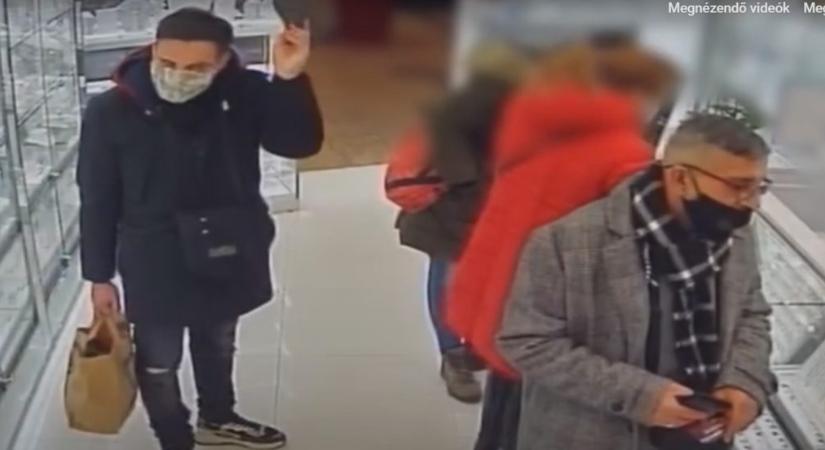 Videón a Nyugati pályaudvaron bankkártyát lopó két férfi