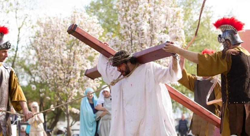 A csíksomlyóiak hozzák el Máriapócsra nagypénteken Jézus szenvedéstörténetét