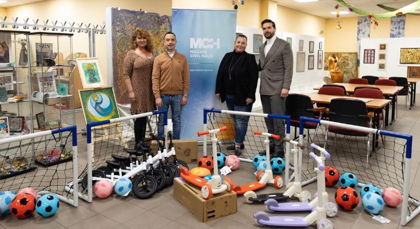 Nagylelkű felajánlás: sporteszközökkel gazdagodott az egyik debreceni óvoda - fotókkal!