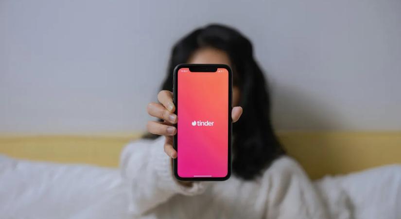 Beújít a Tinder, már a privát fotóid alapján is keres neked párt