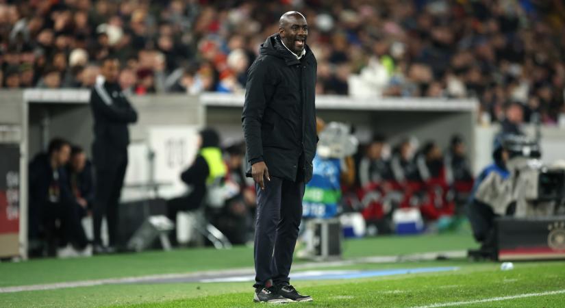 Néhány hónappal a világbajnokság előtt menesztette szövetségi kapitányát az afrikai nemzet