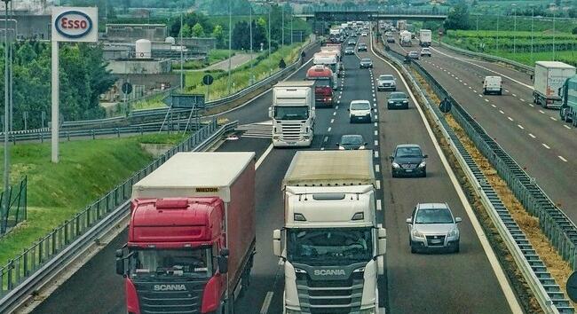 Az ünnepek alatti kamionstopot részlegesen feloldják