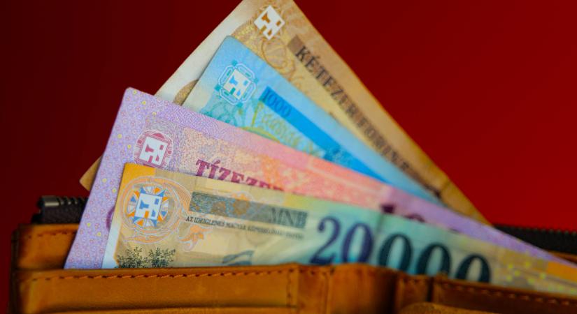 840 ezer forint fölé ugrott a bruttó átlagkereset – de nem minden az, aminek látszik