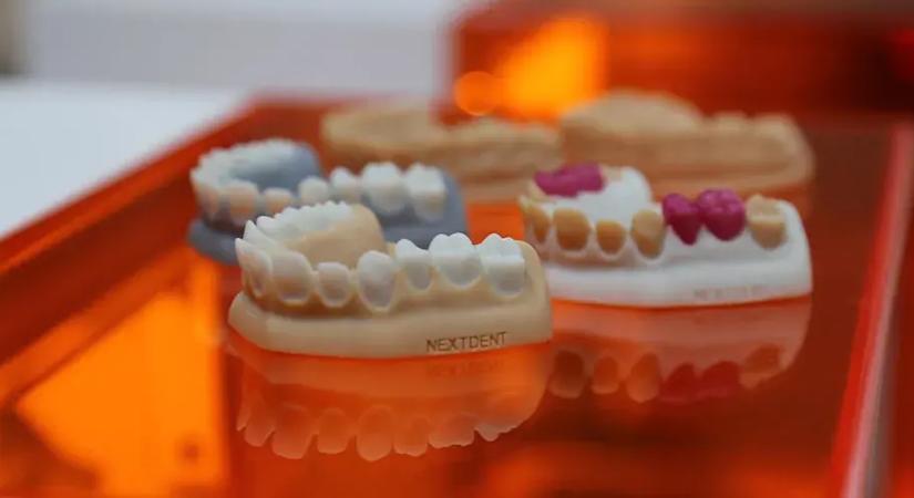 A 3D Systems teljes körű EU MDR tanúsítványt szerzett, amely felgyorsítja a 2026 nyarára tervezett NextDent Jetted Denture Solution európai bevezetését