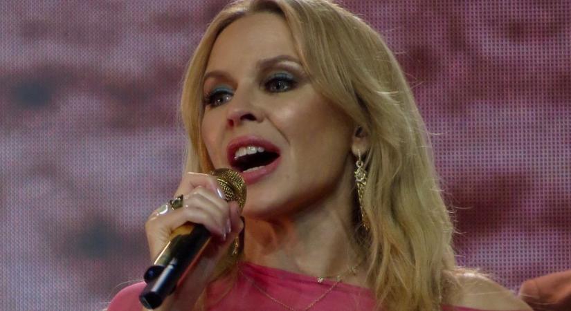 Kylie Minogue-t eljegyezték