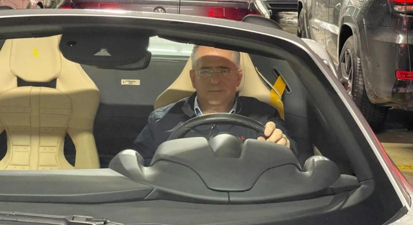 Ferrariban fotózták Kósa Lajost, tippelj, kié a luxusautó