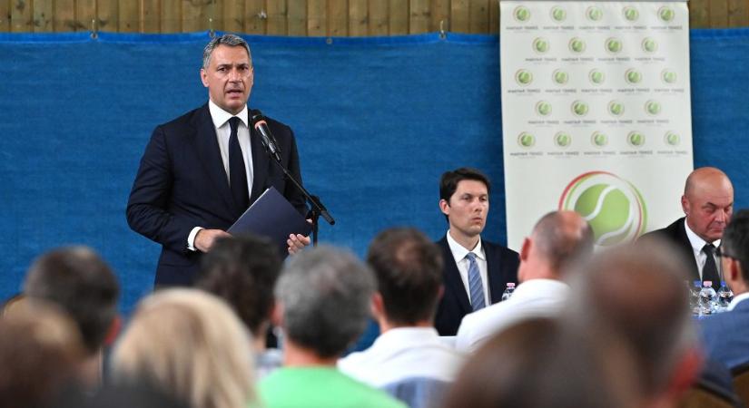 Tenisz: Lázár Jánosék nyakába 400 milliós pert akasztottak