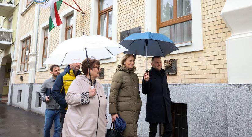 A múlt emléke, a jövő technológiája: új korszak kezdődik a bonyhádi iskola életében (képgalériával)