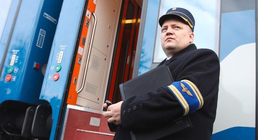 Áprilisi extra juttatás: hathavi „fegyverpénz” már a MÁV-csoportnál is
