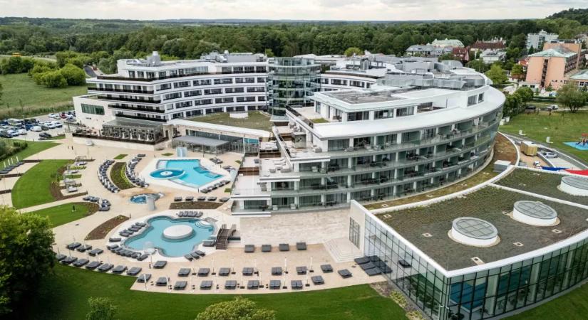 Hévíz értéke nemcsak a tóban van