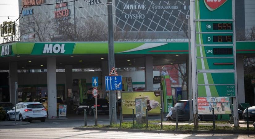 Ezer forintos benzin, elszálló költségek, ennyit fizetnénk a Tisza tervei szerint