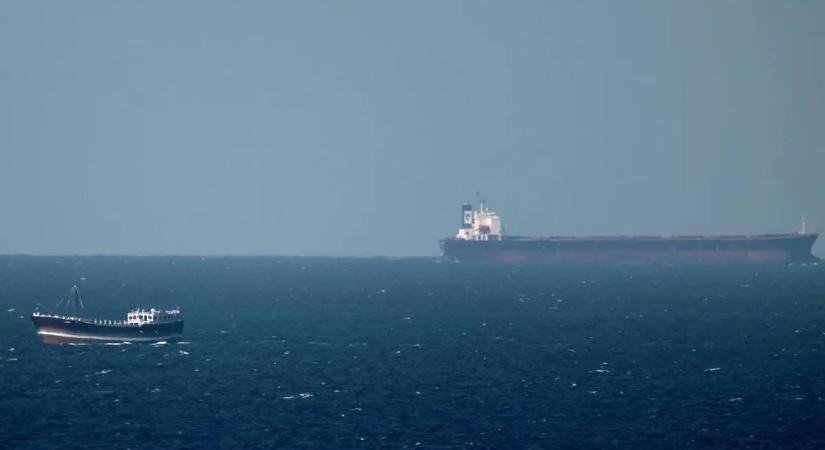 Irán beárazza a Hormuzi-szorost, jöhet a vámfegyver – emiatt hordónként 1 dollárral nőhet az olajár