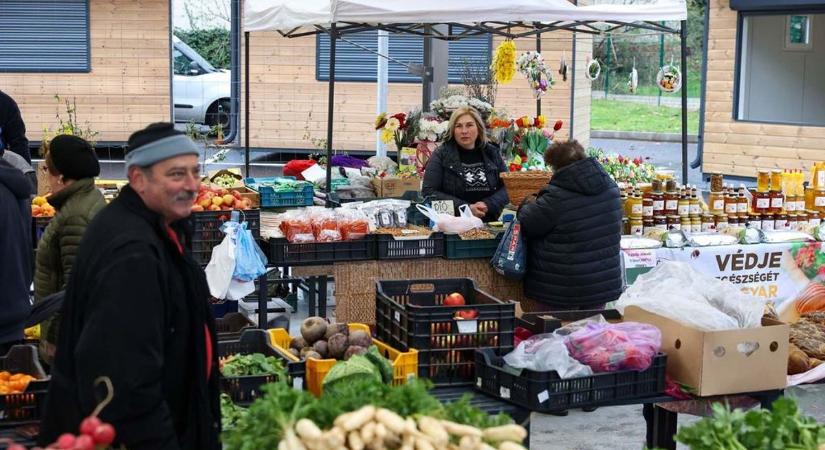 Több mint piac, igazi találkozóhely – megnyílt az új bonyhádi piac (videó)